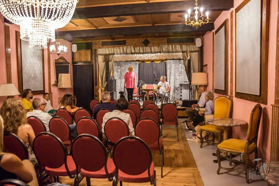 42380561 2092033230848667 1883551546814234624 n